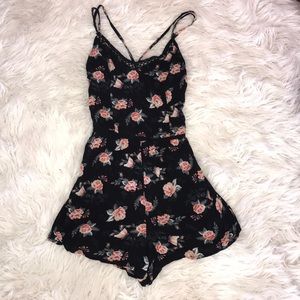 🌻Hollister Floral Romper
